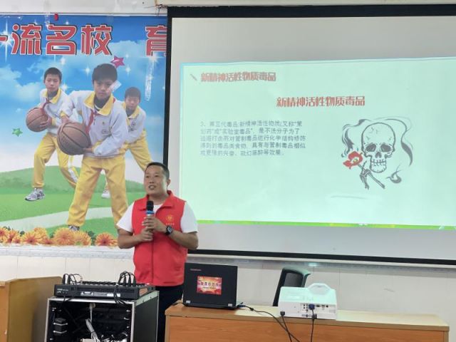 禁毒宣傳進校園，讓青春綠色無毒 (3).jpg