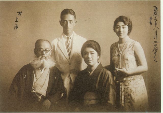 4-18、照片：梅屋莊吉一家在上海的合影.jpg