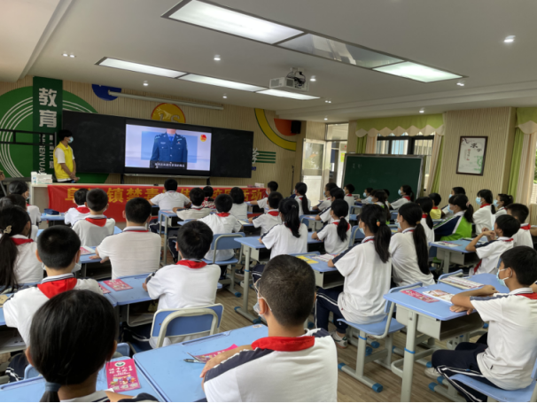 阜沙鎮(zhèn)禁毒信息〔2022〕第260期--【禁毒攻堅(jiān)】“護(hù)航青春助成長(zhǎng)”—阜沙羅松小學(xué)開(kāi)展禁毒宣講活動(dòng)