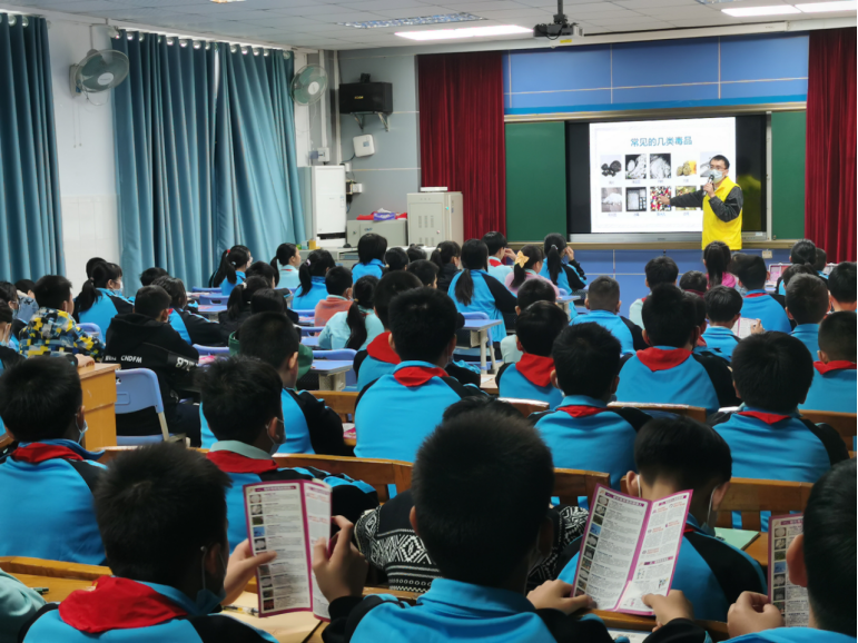 阜沙鎮(zhèn)禁毒信息〔2023〕第29期--“開學(xué)第一課 禁毒齊參與”阜沙鎮(zhèn)禁毒辦開展校園宣講活動（202