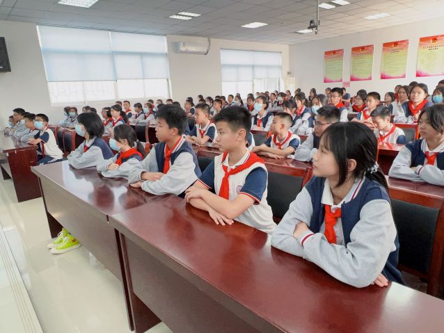 三鄉(xiāng)鎮(zhèn)開展“上好開學(xué)第一課，師生共筑‘防毒墻’”活動(dòng)圖片1.JPG