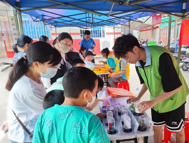 三鄉(xiāng)鎮(zhèn)開(kāi)展“親子游園樂(lè)融融，大手小手齊禁毒“宣傳活動(dòng)圖片2.jpg