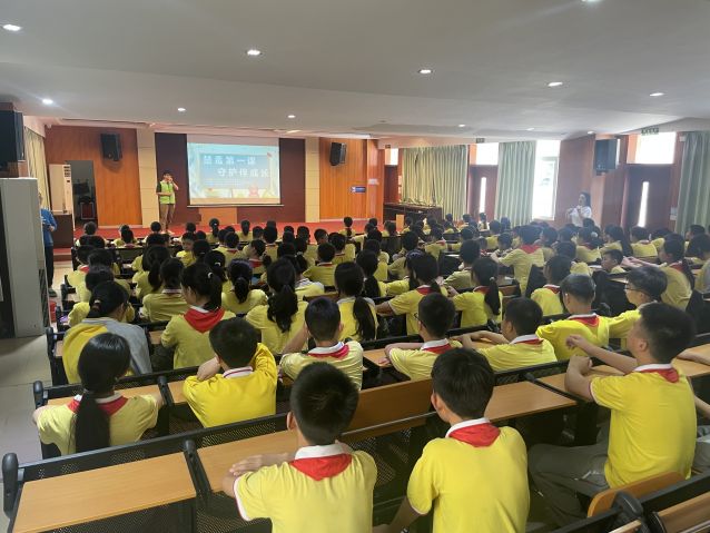 三鄉(xiāng)鎮(zhèn)開展“向毒品‘say no’禁毒課堂進(jìn)校園”宣傳活動照片2.JPG